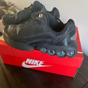 Nike Kids Black Mesh Air-Cushion Sneakers